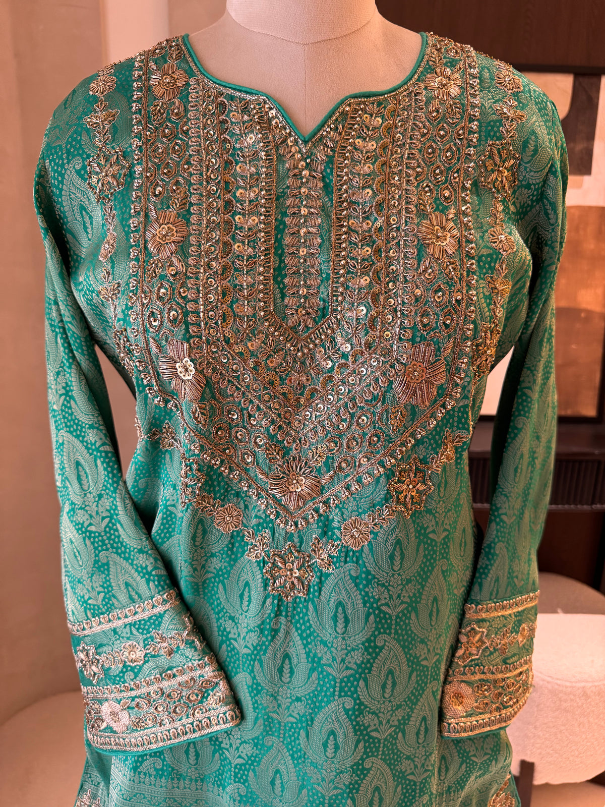 The Rajwada Aura — Banarasi Set with Zardosi Work
