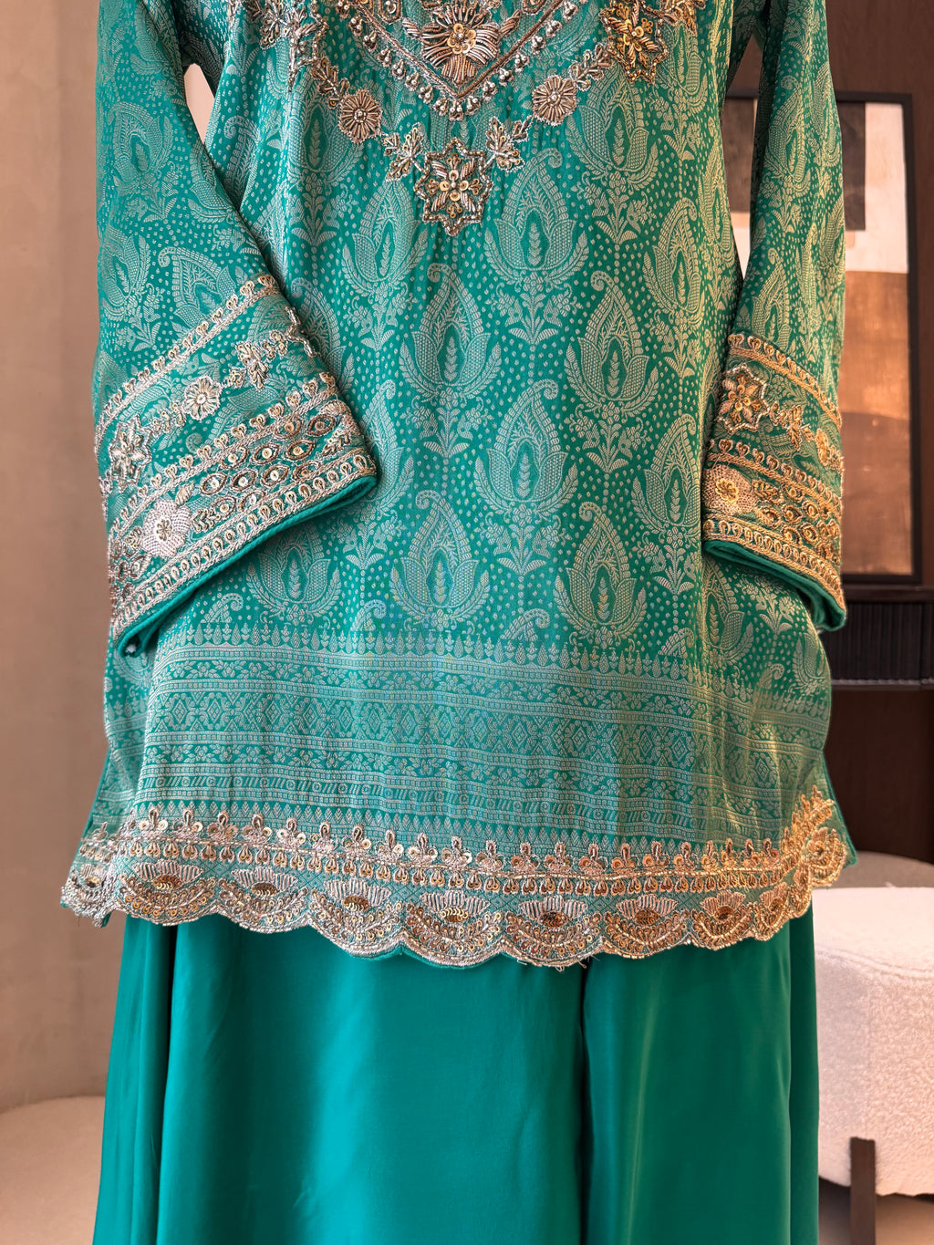The Rajwada Aura — Banarasi Set with Zardosi Work