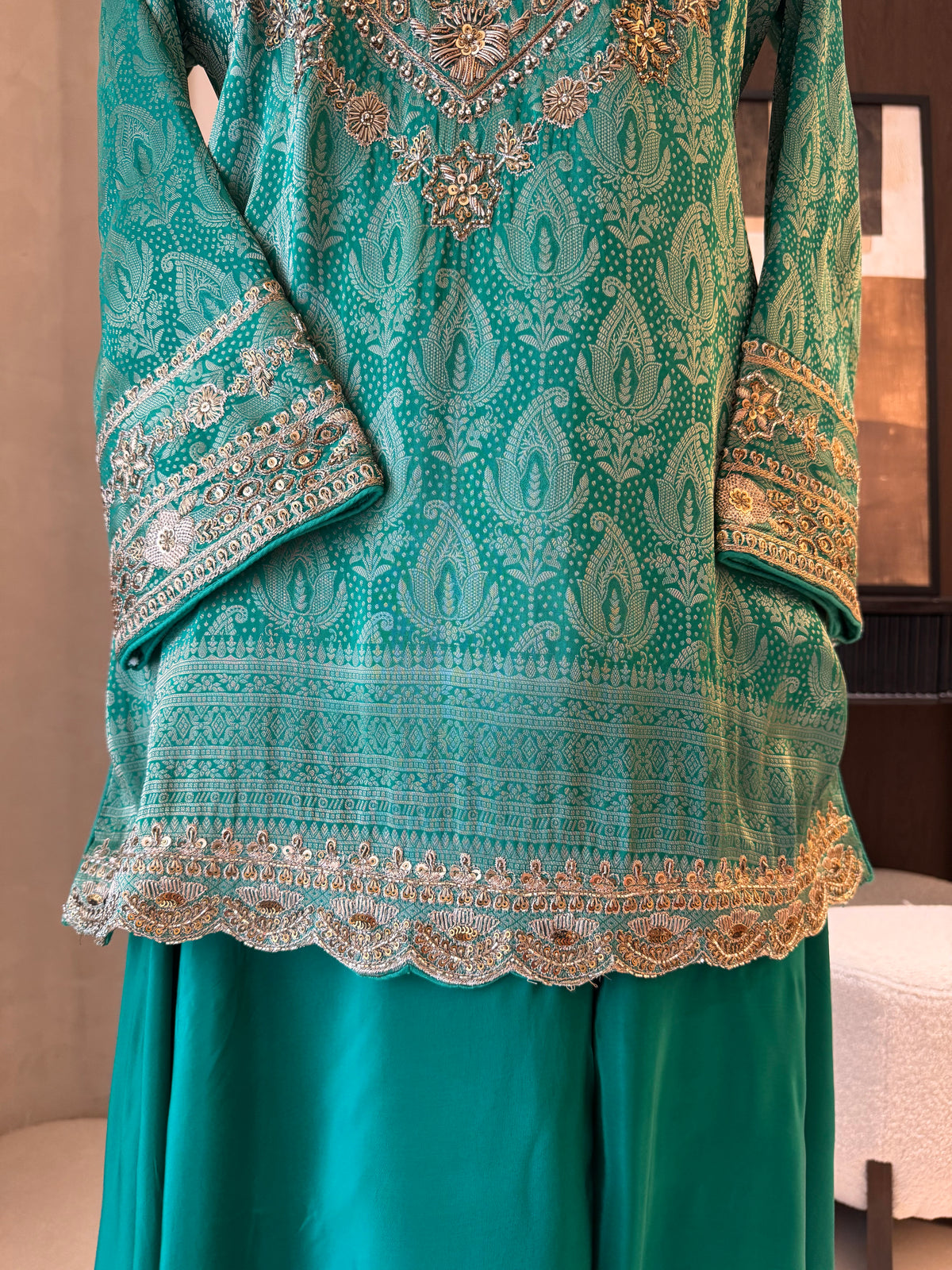 The Rajwada Aura — Banarasi Set with Zardosi Work
