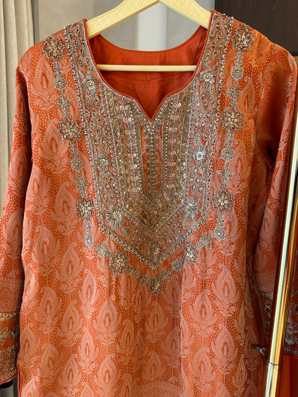 The Rajwada Aura — Banarasi Set with Zardosi Work