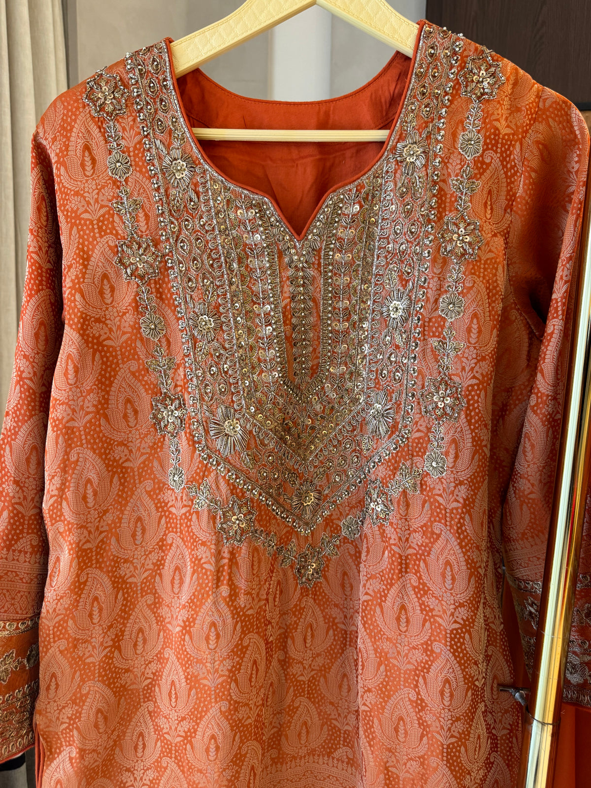 The Rajwada Aura — Banarasi Set with Zardosi Work