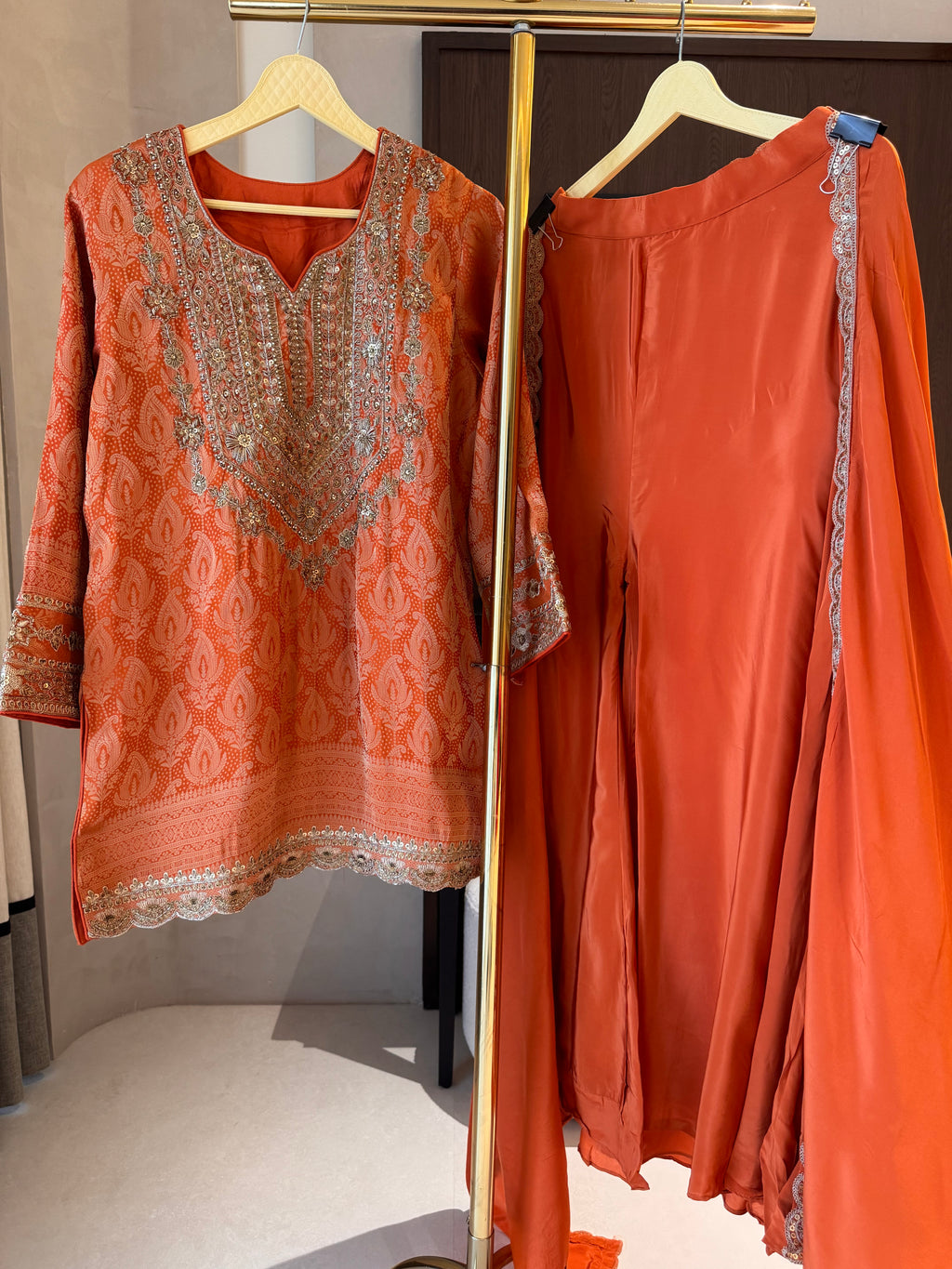 The Rajwada Aura — Banarasi Set with Zardosi Work