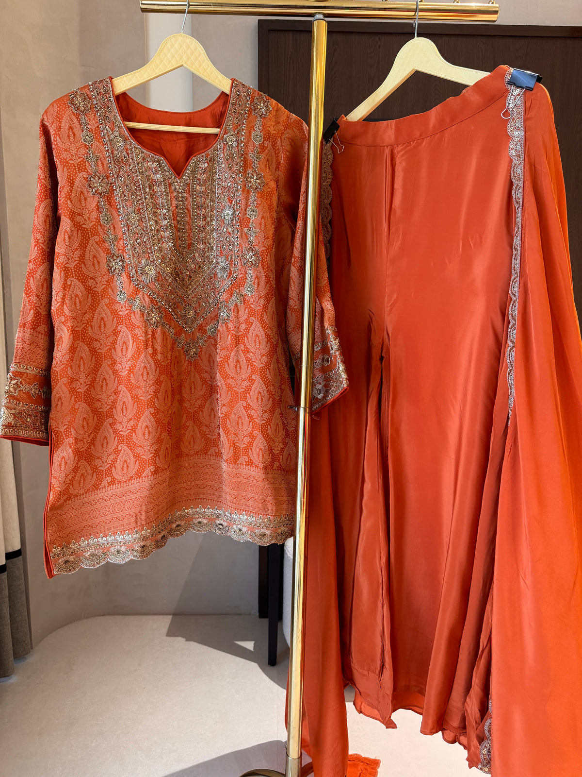The Rajwada Aura — Banarasi Set with Zardosi Work